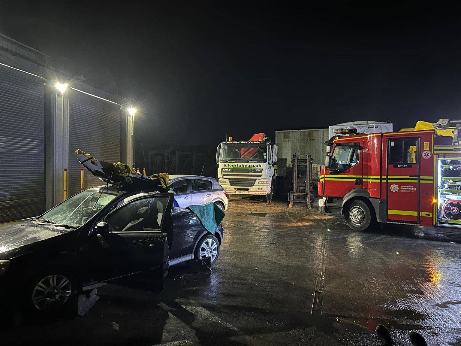Hampshire_And_IOW_Fire__Rescue_Services_motorist_extraction_from_RTA_at_Silverlake_Automotive_Recycling